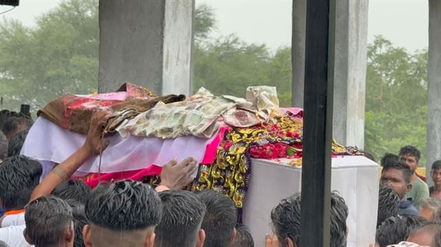 વળતરના કોઈ પતો નથી...