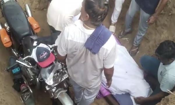 પિતાએ જણાવ્યું- બાઇક શા માટે દફનાવવામાં આવી