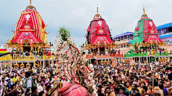 સોનાના ઝાડુથી સફાઈ કેમ કરવામાં આવે છે?