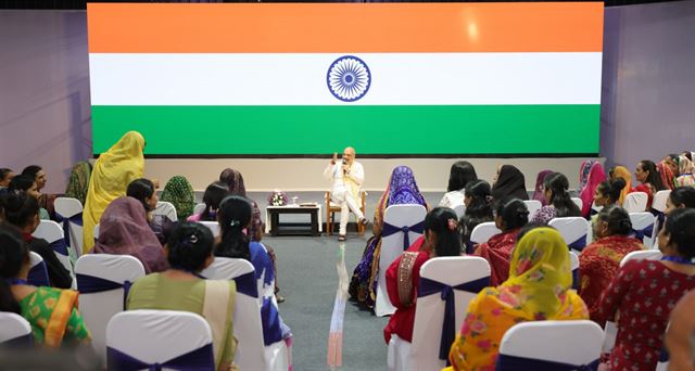 અમિત શાહે ત્રિભુવન કાકાને કર્યા યાદ
