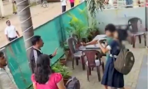 લોકોએ તેને પોલીસને સોંપી દીધો