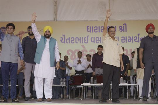 ભાજપ સાથે કોંગ્રેસ પર પણ પ્રહાર