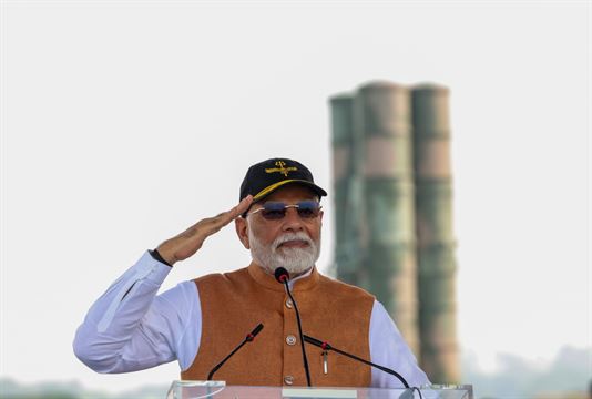 PM નરેન્દ્ર મોદી નંબર 1, અન્ય નેતાઓ પાછળ