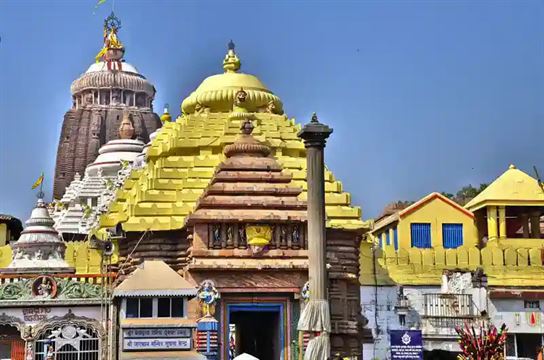 શખ્સ કેમેરાવાળા ચશ્મા સાથે પરિસરમાં દાખલ થયો હતો
