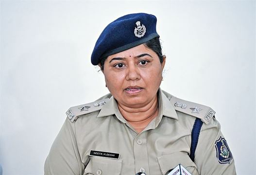 સોશિયલ મીડિયા પર પોસ્ટરોને લઈને વિવાદ