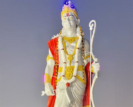 આ પ્રતિમા ફાઇબરગ્લાસથી બનેલી