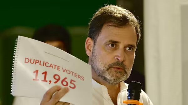 રાહુલ ગાંધીએ ECI પર મત ચોરીનો આરોપ લગાવ્યો