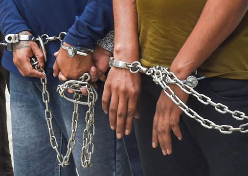 પોલીસે ગેંગના 8 સભ્યોની ધરપકડ કરી