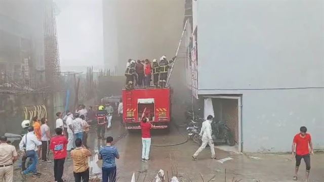 7 ફાયર વિભાગની ગાડીઓએ આગ પર કાબુ મેળવ્યો