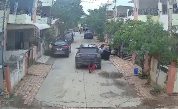 બાળકીનો ચમત્કારિક બચાવ