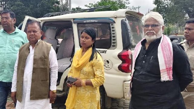 પત્નીએ પતિ અને તેની ગર્લફ્રેન્ડને સરકારી નિવાસસ્થાનમાં કેદ કરી દીધા