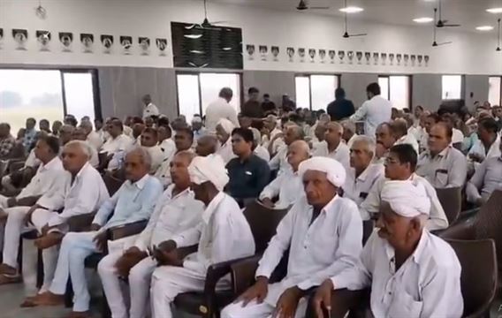 ખેડૂતોને લાભો મળી રહ્યા નહોતા