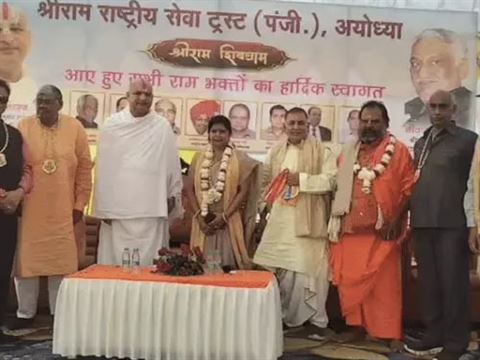 ચાંદીનું ધનુષ્ય અને તીર ભેટમાં આપીને, શ્રી રામ જેવું હૃદય બતાવ્યું