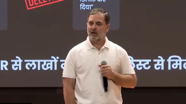 ચૂંટણી પંચ પર શું આરોપ છે?