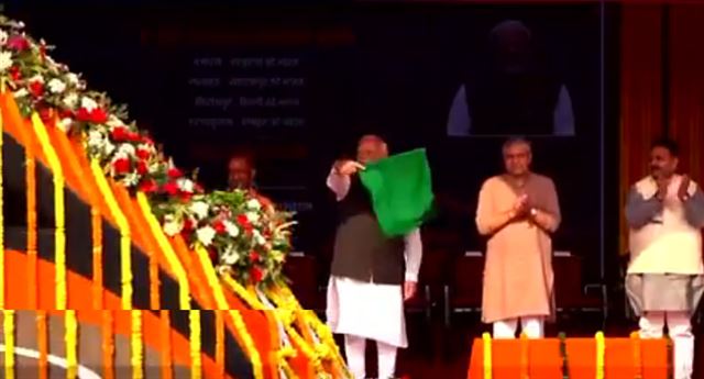 આ ટ્રેનો સીમાચિહ્નરૂપ સાબિત થશે: PM મોદી