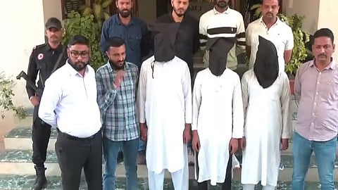 અડાલજ ટોલ પ્લાઝા નજીકથી ધરપકડ