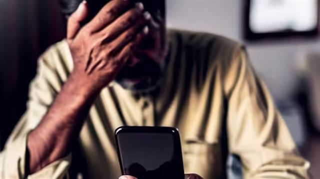 સાયબર છેતરપિંડી કરનારાઓએ પીડિતને ફોન કર્યો