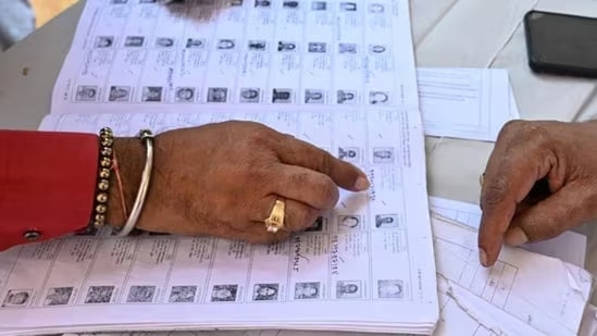 રાજકીય પક્ષો ચૂંટણી પંચ પર લગાવ્યો આરોપ