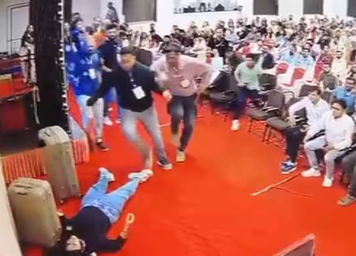 જીલ સેમિનારમાં સ્પીચ આપવા માટે અમદાવાદથી સુરત આવી હતી