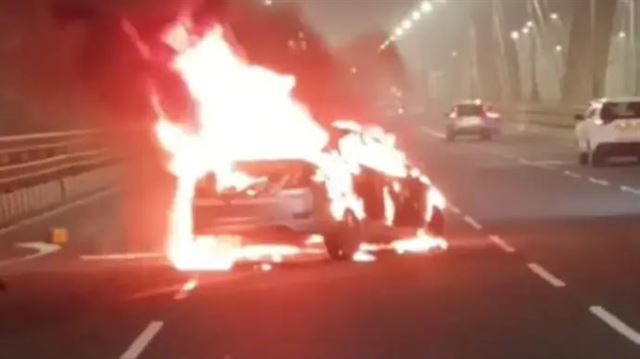 ચાલુ કારમાં આગ કેમ લાગે છે?