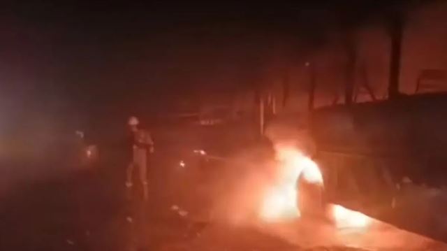 અથડામણ બાદ જોરદાર વિસ્ફોટ થયા