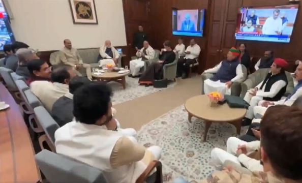 પક્ષ અને વિપક્ષે સાથે ‘ચા’નો લુપ્ત ઉઠાવ્યો