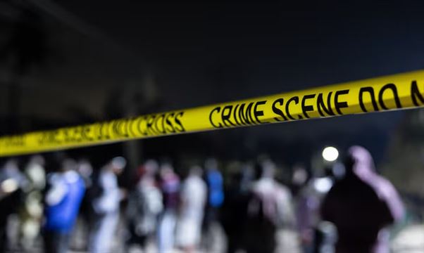 હુમલાખોરોએ ગોળીબાર કર્યો, ઘરોને આગ ચાંપી દીધી